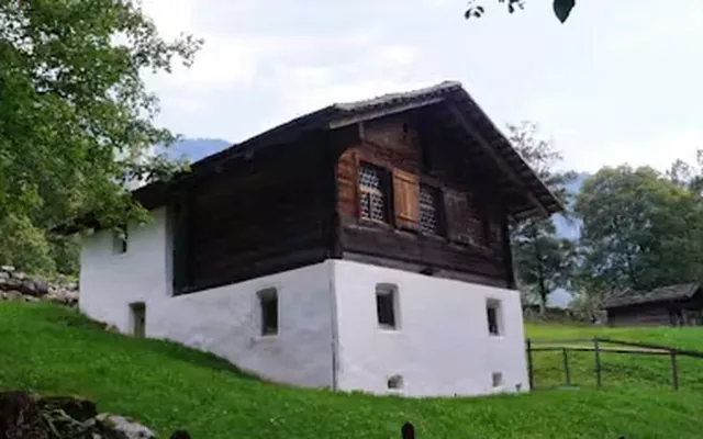 PAC dans une ferme fribourgeoise ou un bâtiment classé